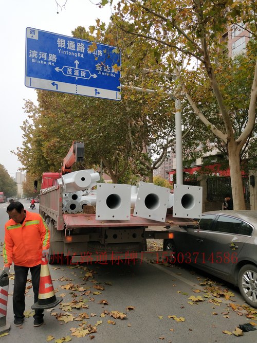 安定安定郑州市交通标志牌安装现场